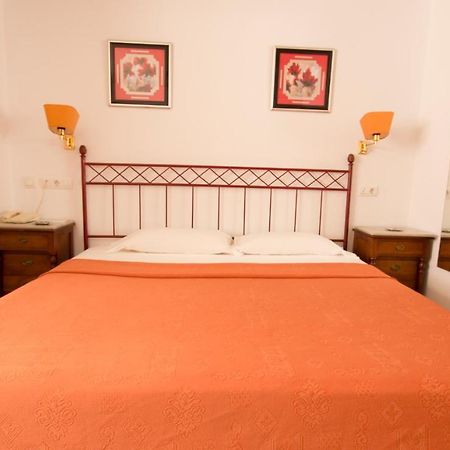 Hostal Nueva Andalucia Alcalá de Guadaira Dış mekan fotoğraf