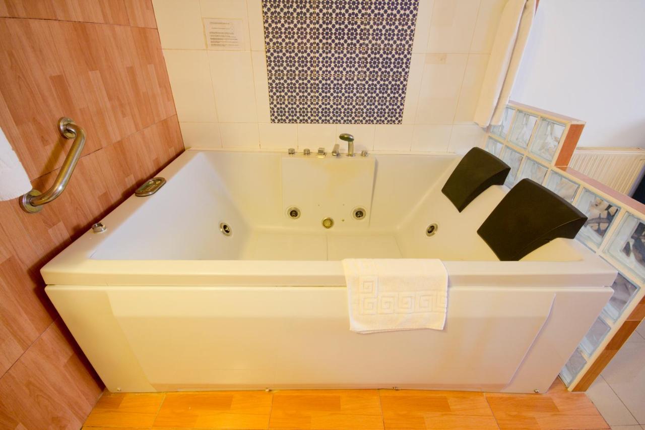 Hostal Nueva Andalucia Alcalá de Guadaira Dış mekan fotoğraf