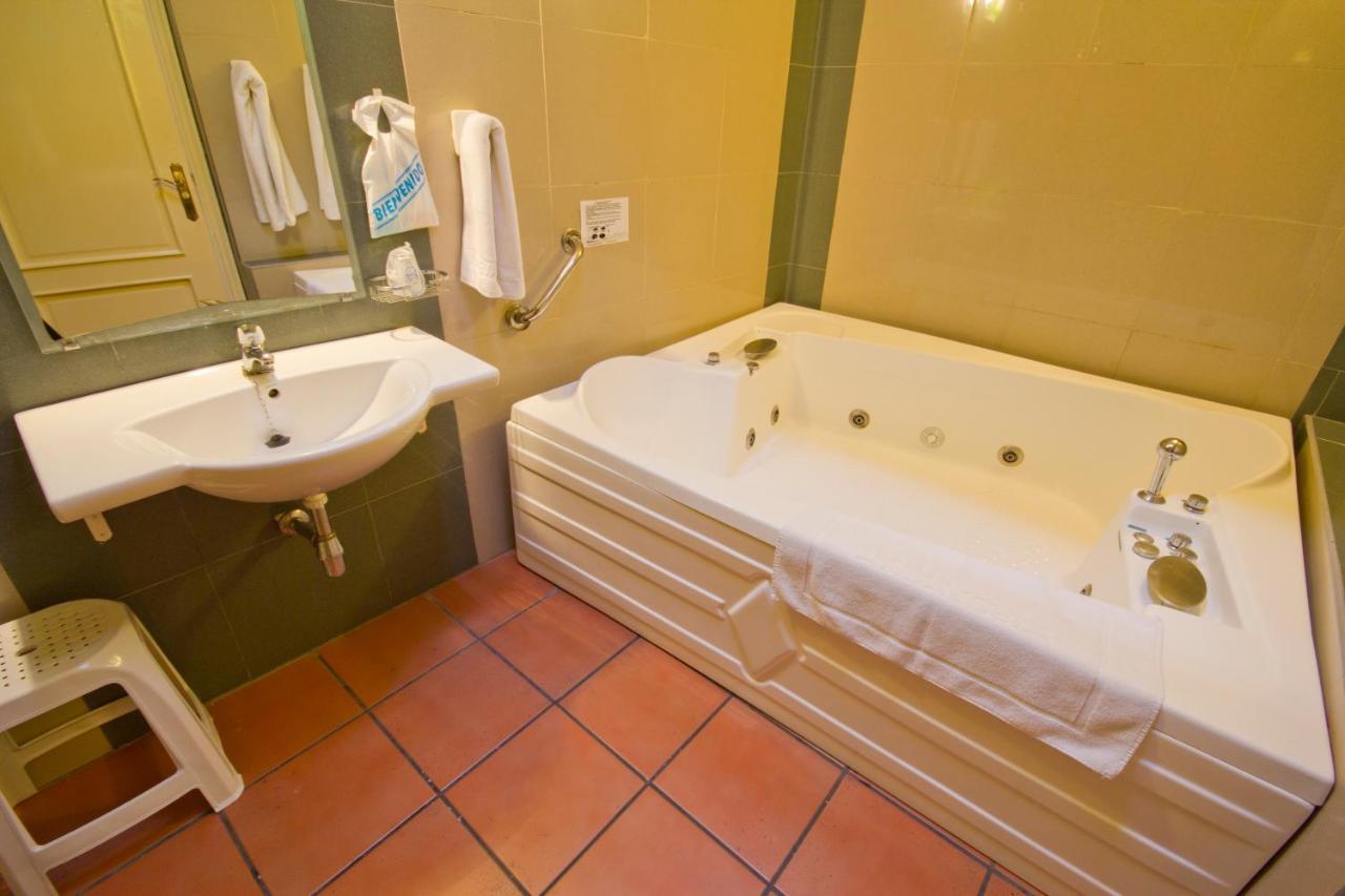 Hostal Nueva Andalucia Alcalá de Guadaira Dış mekan fotoğraf