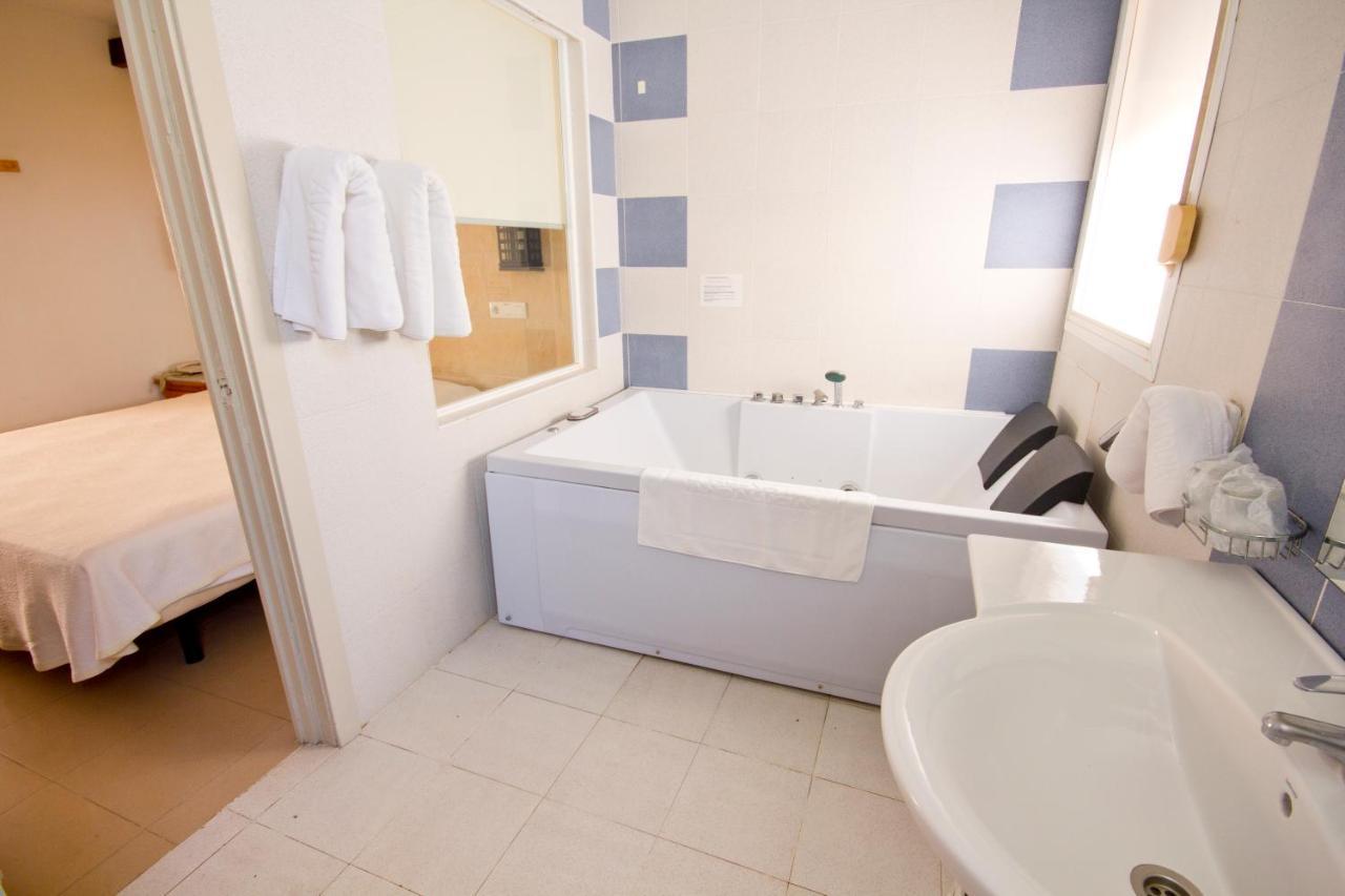 Hostal Nueva Andalucia Alcalá de Guadaira Dış mekan fotoğraf