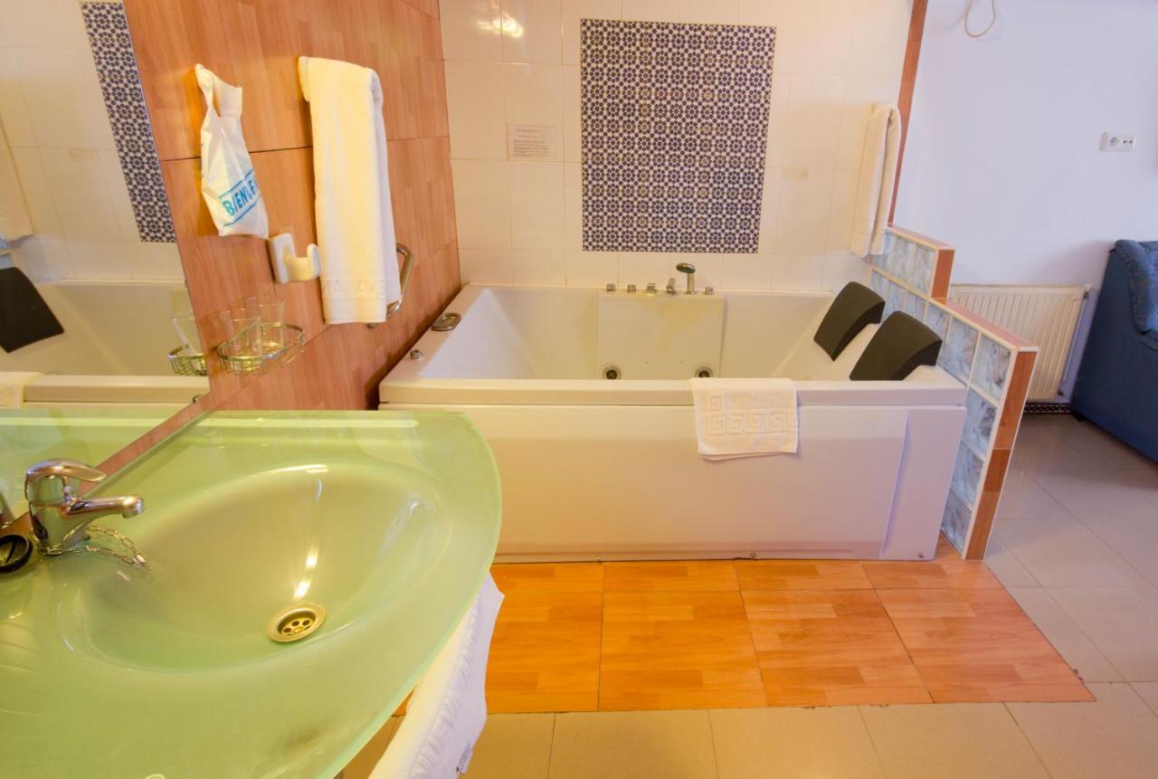 Hostal Nueva Andalucia Alcalá de Guadaira Dış mekan fotoğraf
